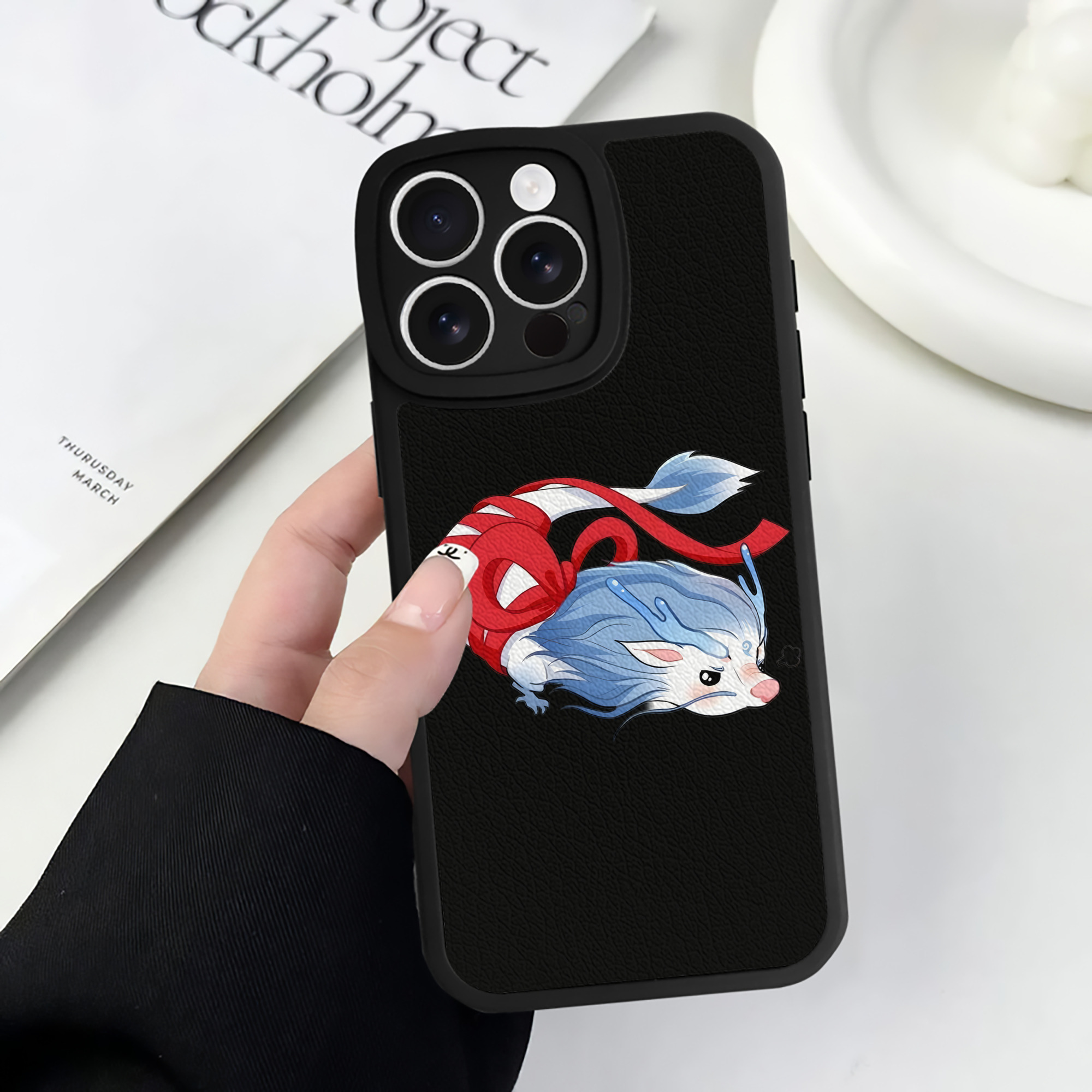 （画像用） Ne Zha 2 ナタ 魔童の大暴れ 【iPhone 16シリーズ対応】シリコンスマホケース（レザー調） 材質：シリコン